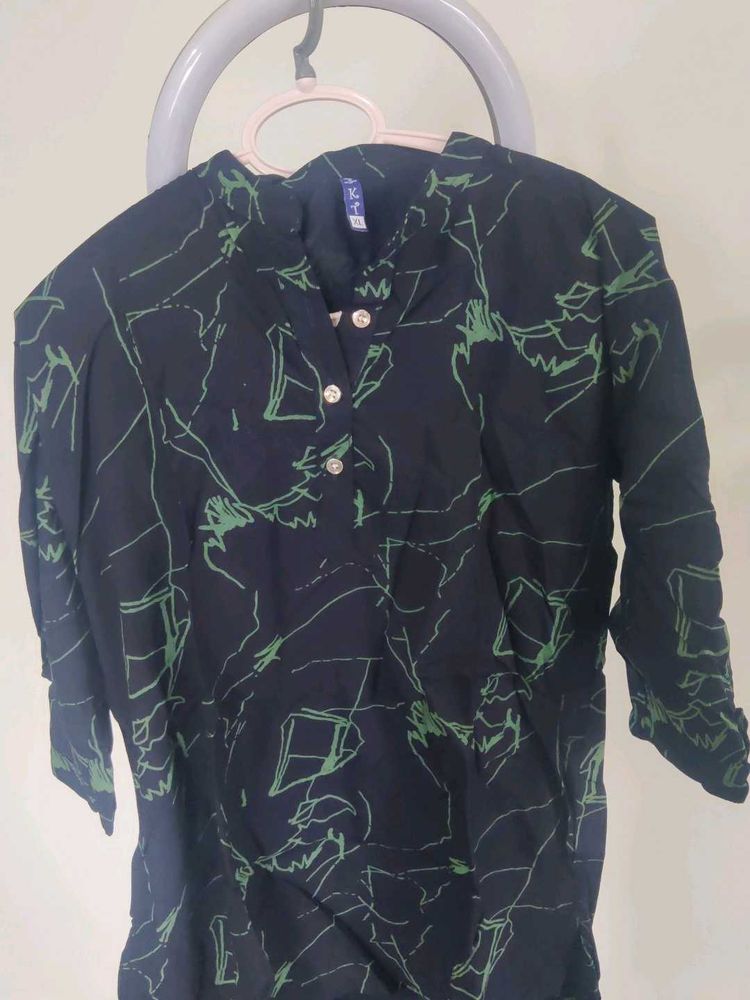 Stylish Navy and Green Printed tunic