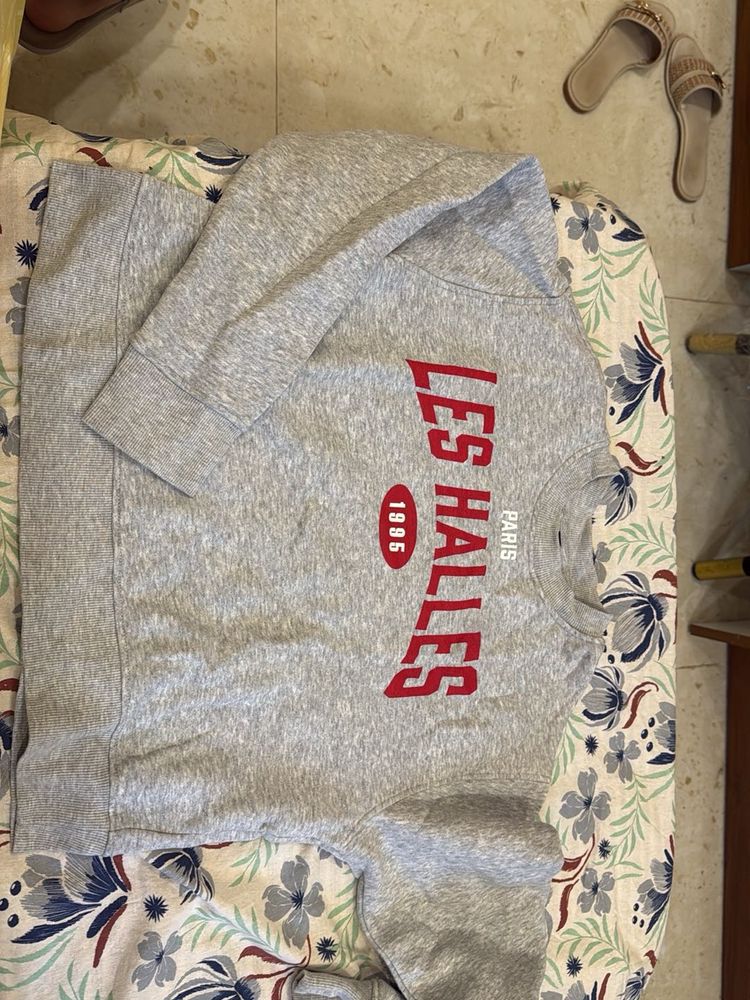 Sweatshirt