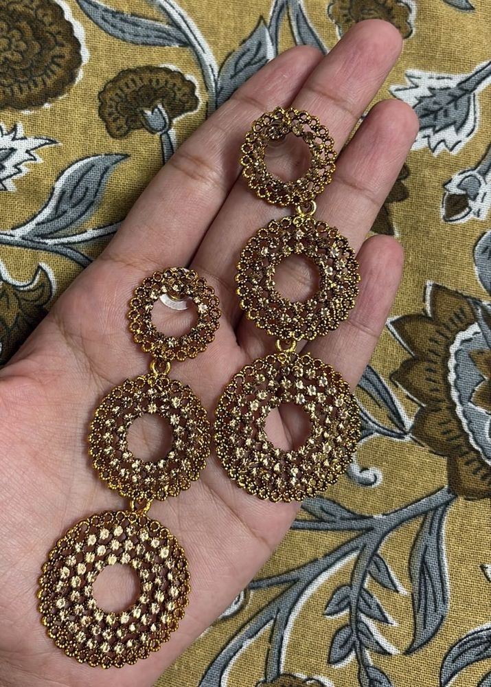 circle gold rhinestones earrings