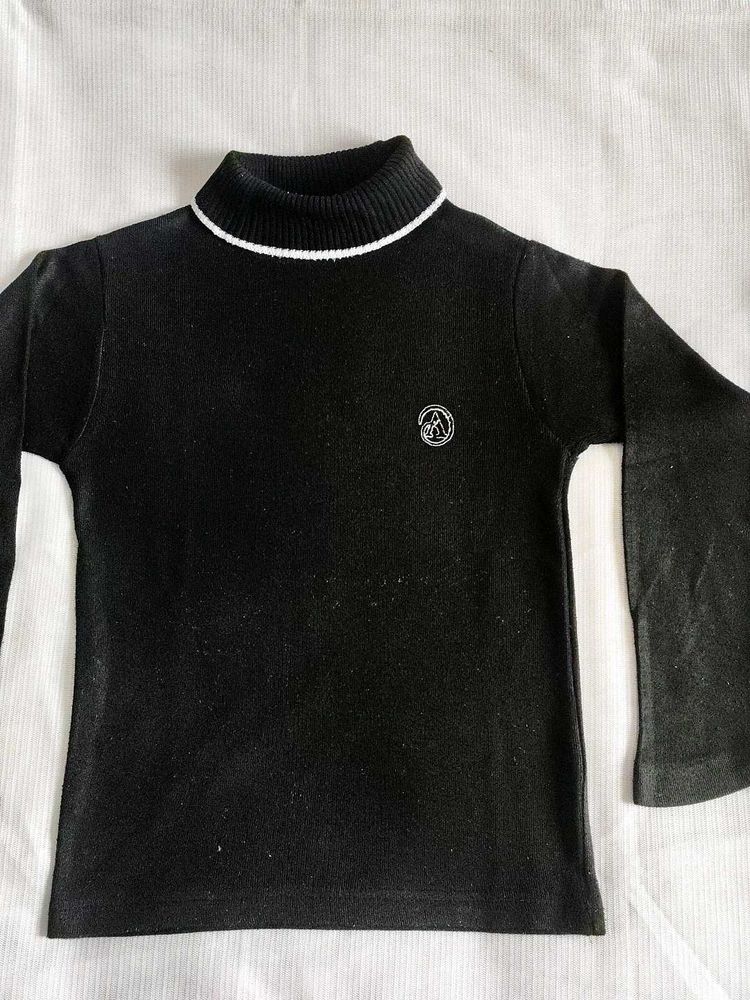Cute Black Turtle neck Top 👍