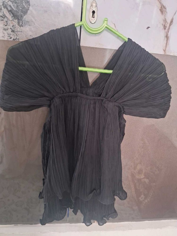 Black Flowy Pleated V-Neck Top