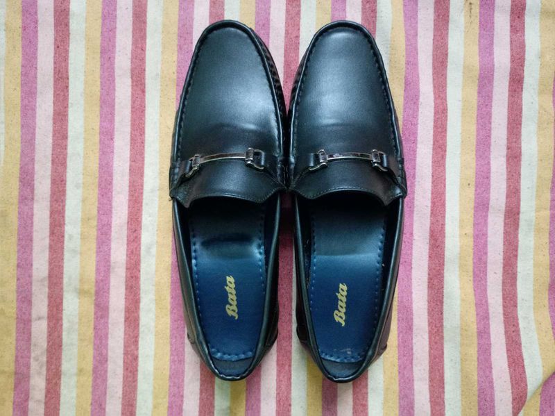 Bata Men's Black Leather Loafers