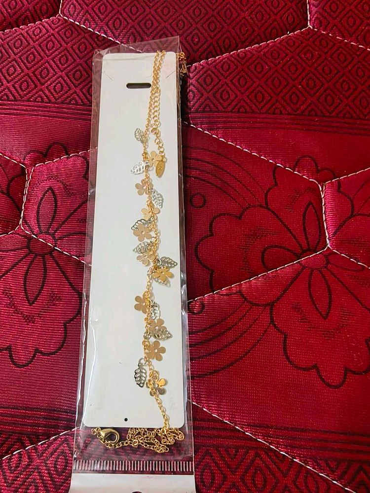 Elegant Gold-Tone Flower Anklet