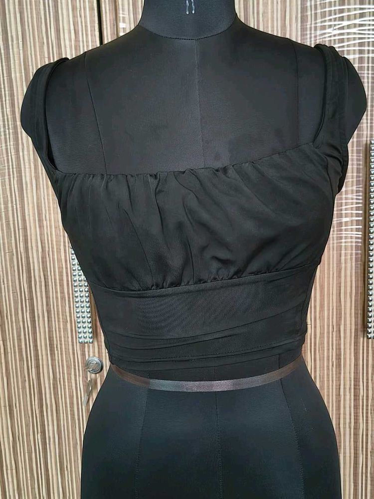 Balck crop top