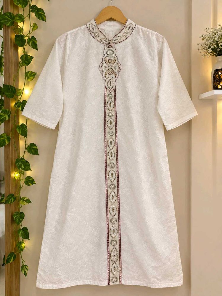 Elegant White Embroidered Kurta