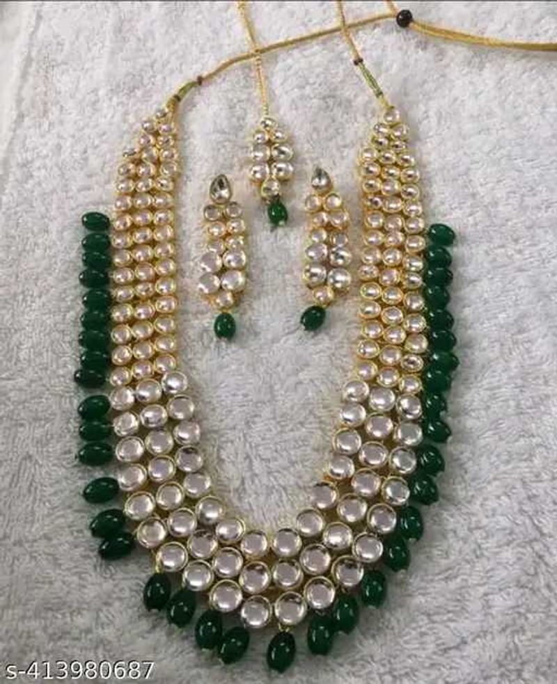 Elegant Kundan Necklace Set