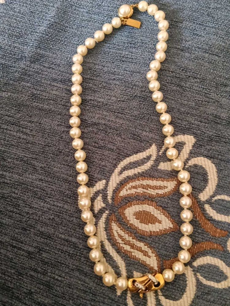 Elegant Pearl Necklace with Gold Clasp