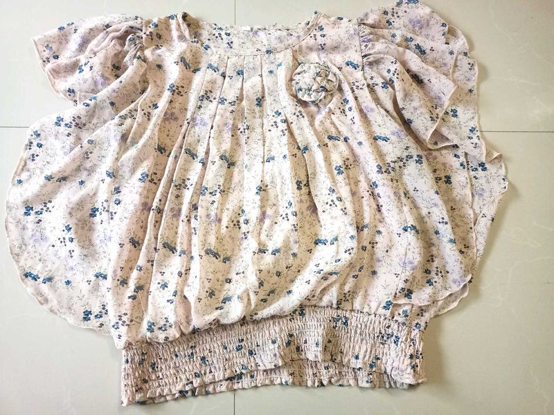 Chic Floral top with Puff Sleeves