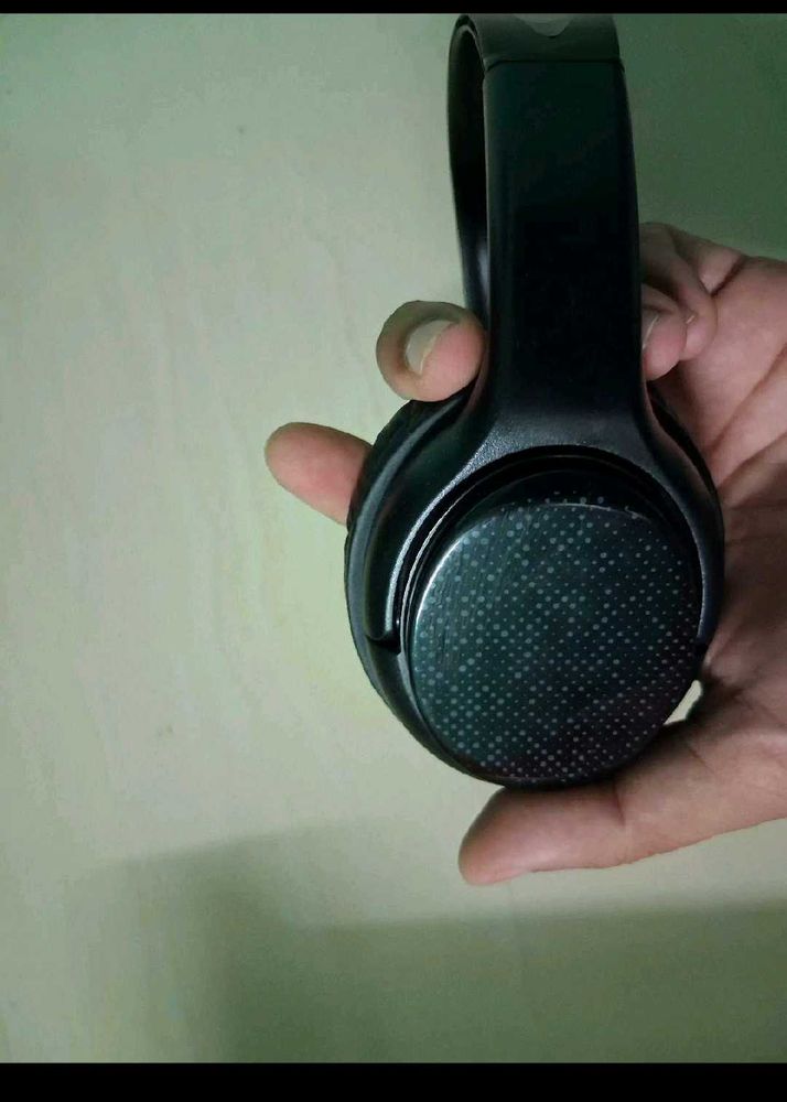 Black Wireless Headphones