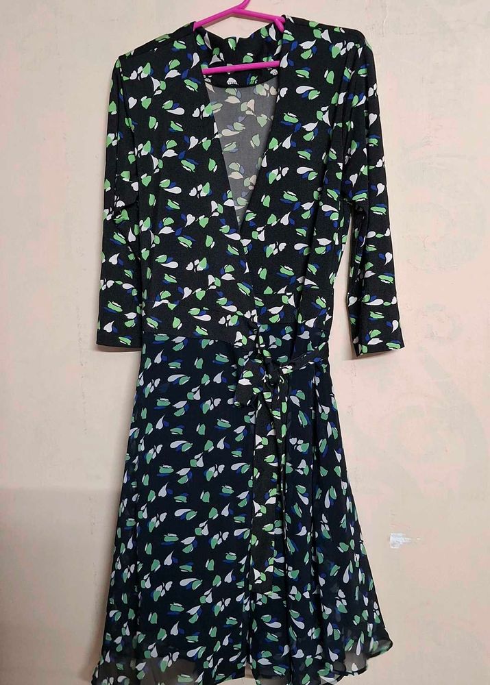Chic Wrap Dress with Abstract Print