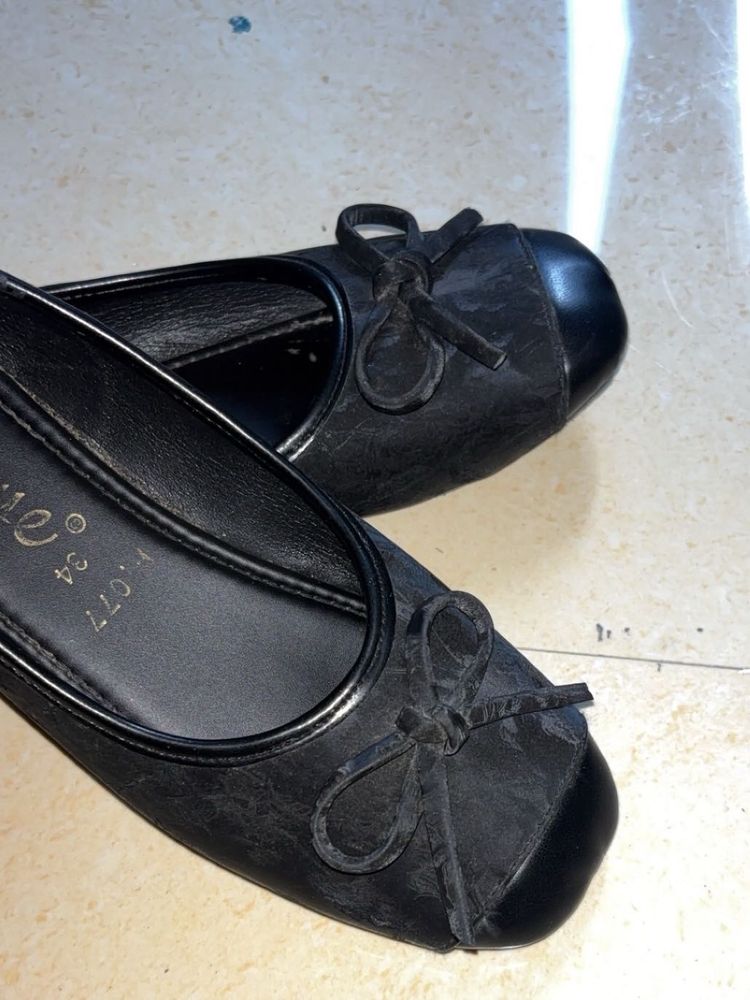Cute Black Ballet Flats with Bow
