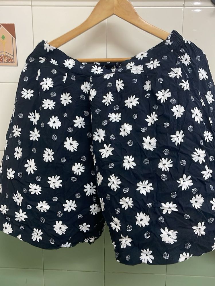 Cute Floral Print Shorts