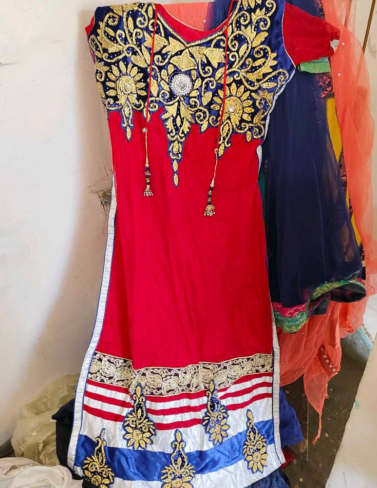 Red &amp; Gold Embroidered Kurta Set
