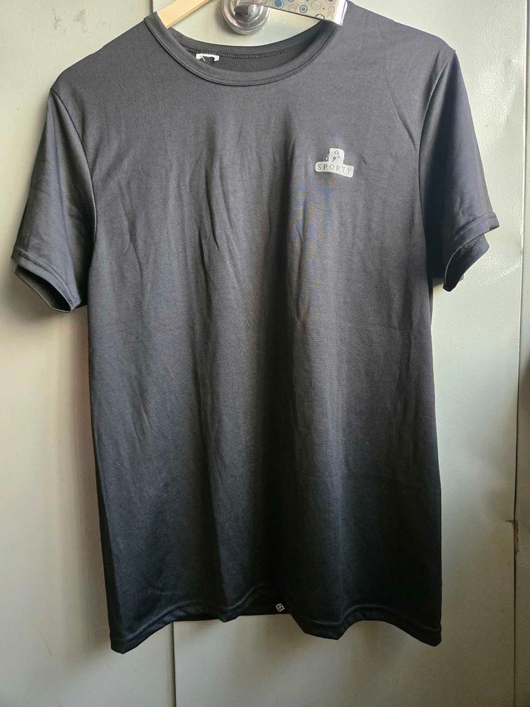 dark black sports tee