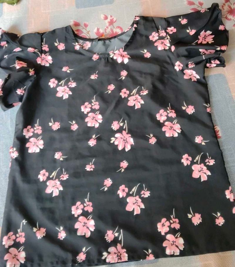 Floral print top🌸