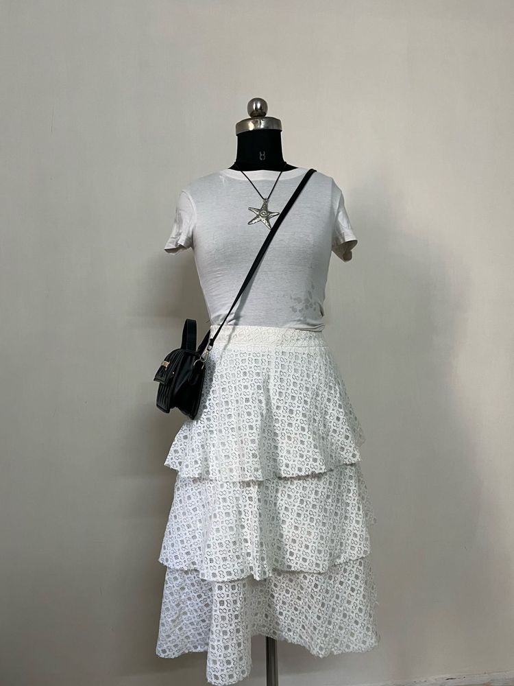 DISCOUNT‼️✅🎉White Tiered Lace Skirt
