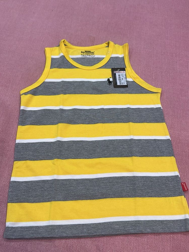 Sleevless boys t shirt