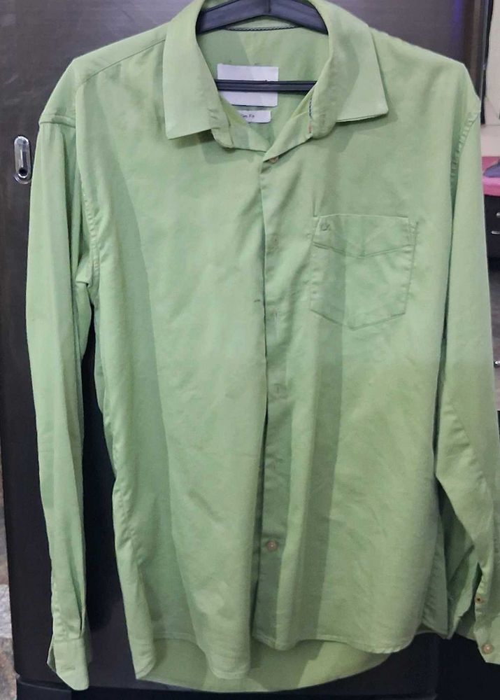 Men's Light Green Button-Down Shirt