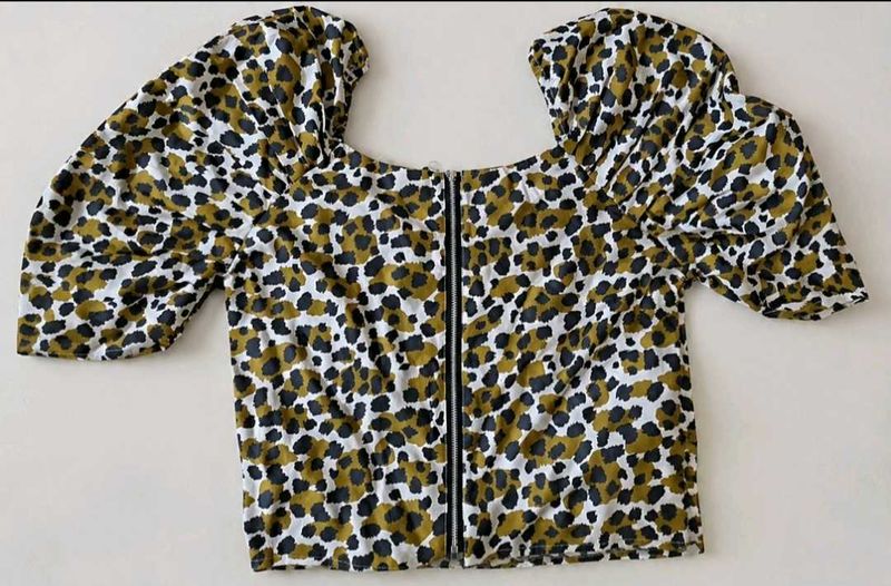 Leopard Print Puff Sleeve Top
