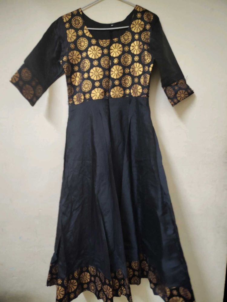 Elegant Black &amp; Gold Kurta