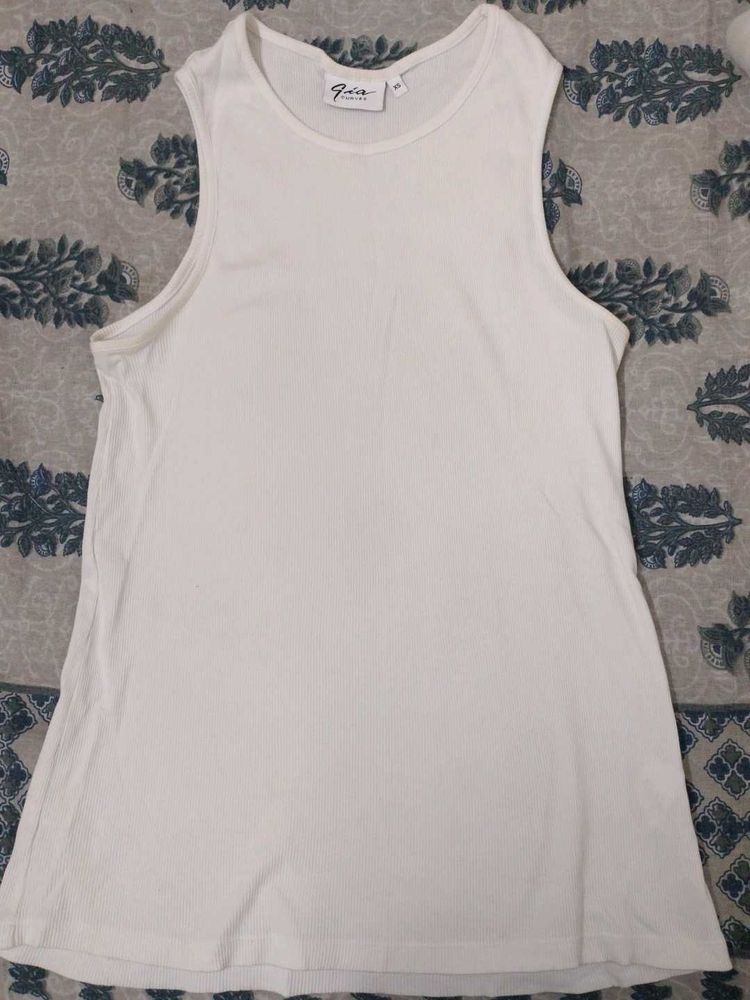 Classic White Sleeveless tank top
