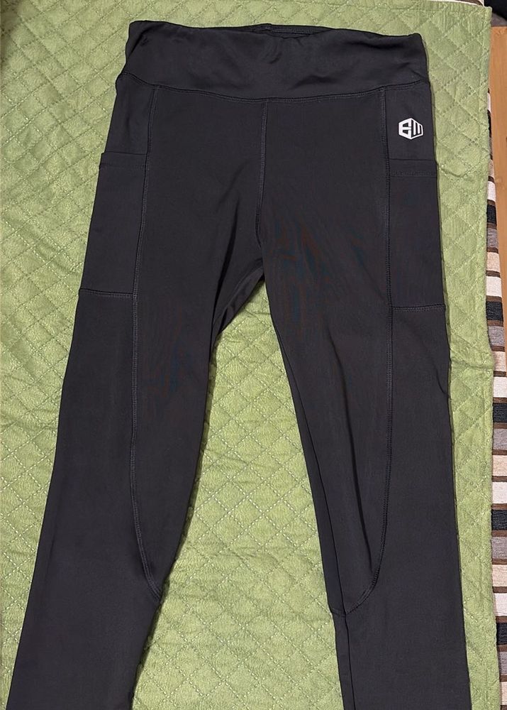 Black Athletic Leggings with Pockets