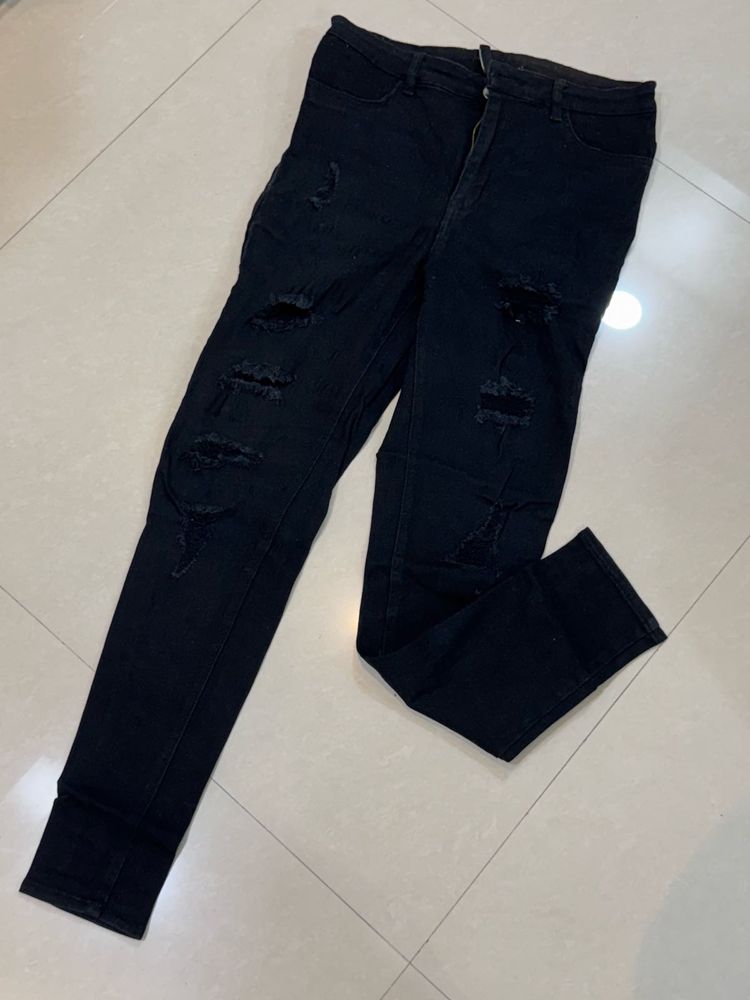 H&amp;M ‼️ Ripped Skinny Curvy Jeans - 32