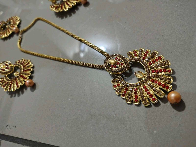 Elegant Gold-Tone Necklace Set