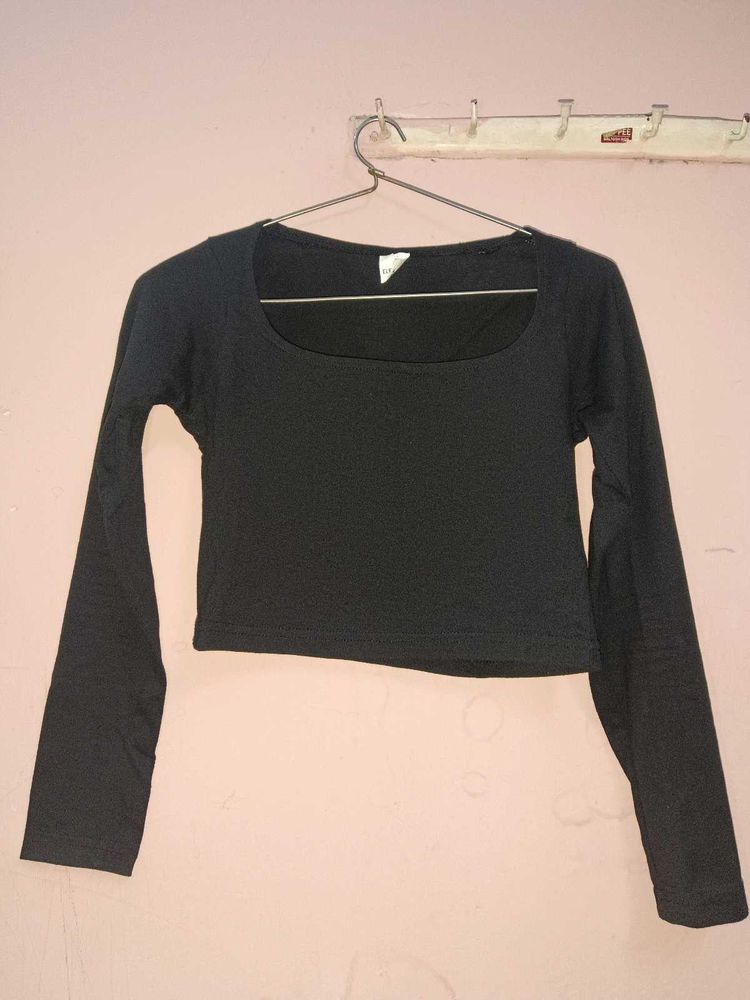 Black Long Sleeve Crop Top