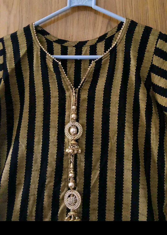 💛 Beautiful Pakistani Kurti With Lace Work.