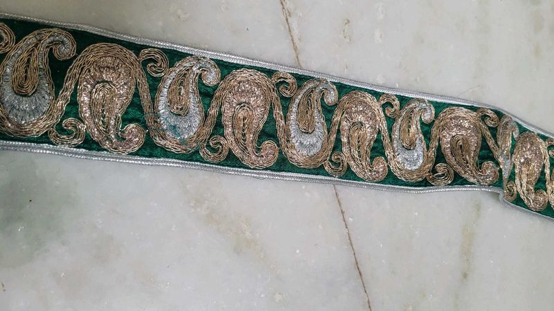 Embroidered Paisley lacr Border