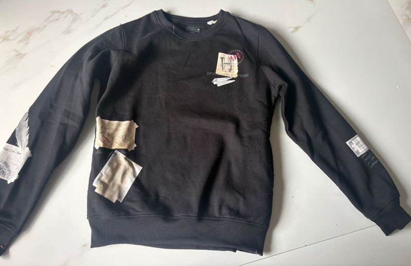Black Graphic Sweatshirt