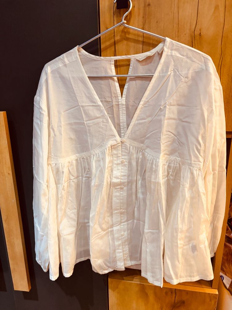 new piece white V-Neck Button-Up Tunic