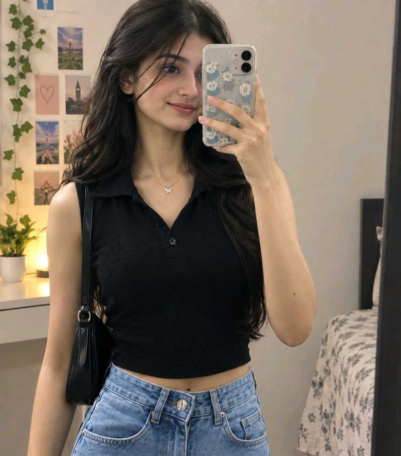 Stylish Black Crop Top 🔝