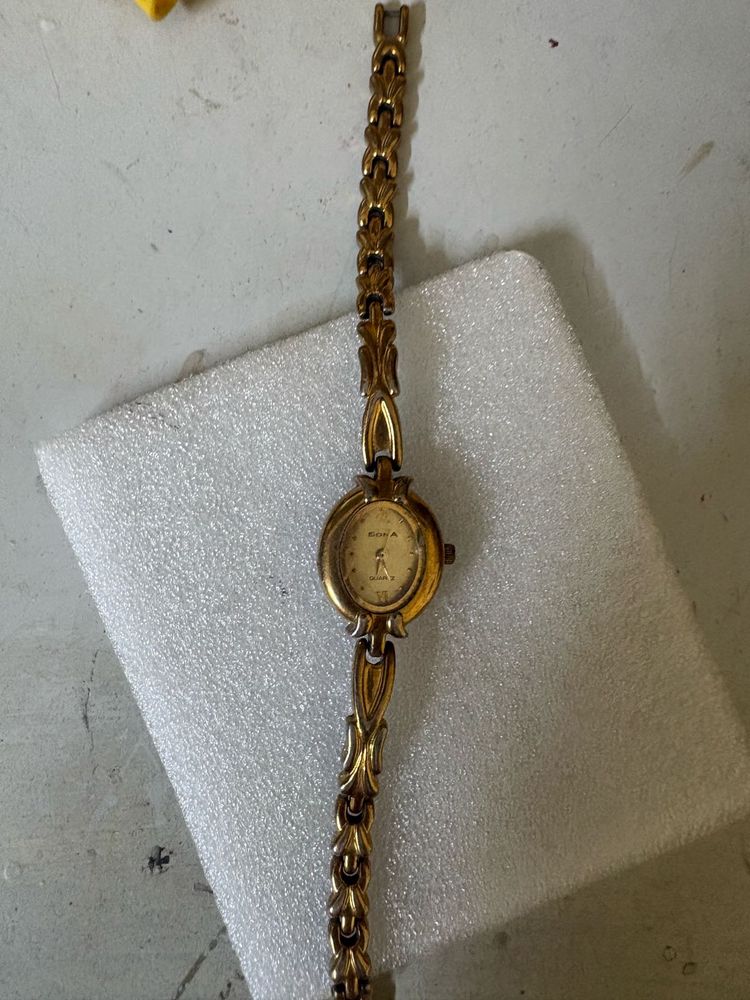 Elegant Gold Tone Women's Watch