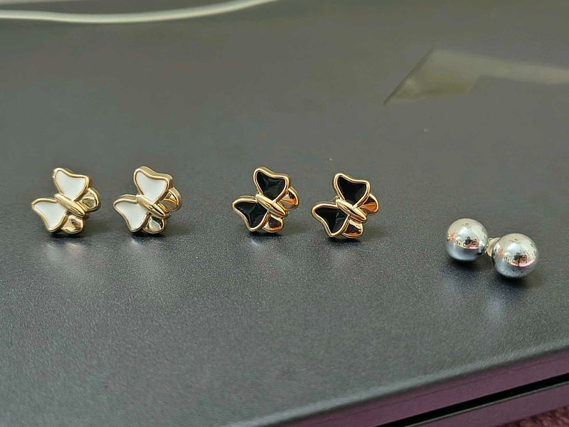 ✨ Elegant Stud Earring Set - 3 Pairs ✨ Free gift