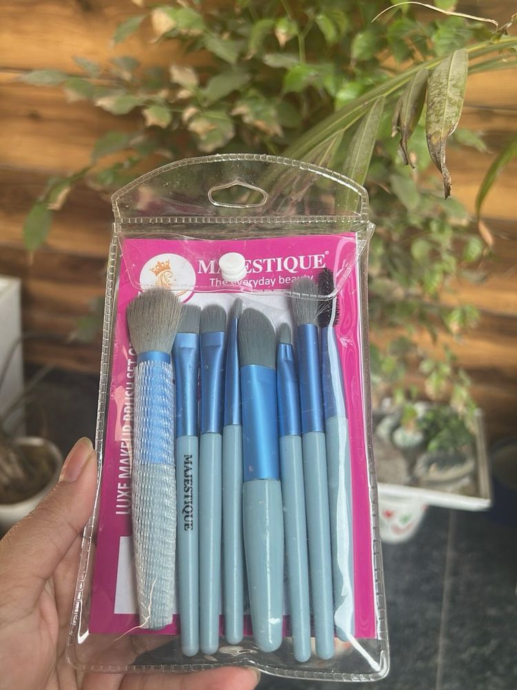Brand new Majestique Makeup Brush Set