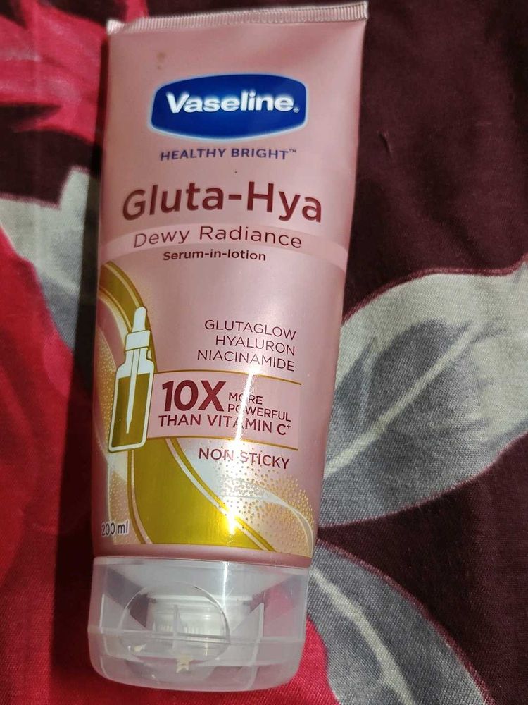 Vaseline gluta-hya serum in lotion