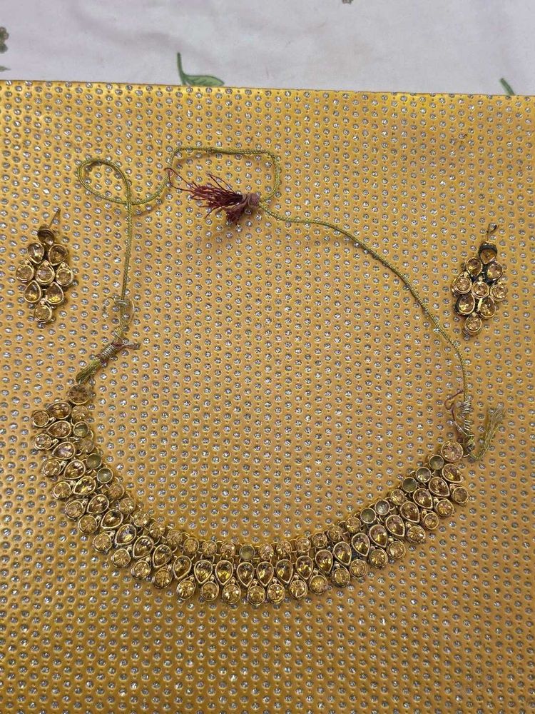 Elegant Kundan Necklace Set