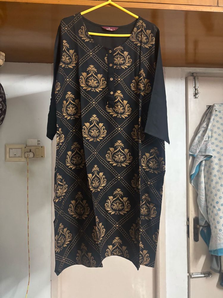 “Is*itva” Elegant Black Kurta with Gold Print