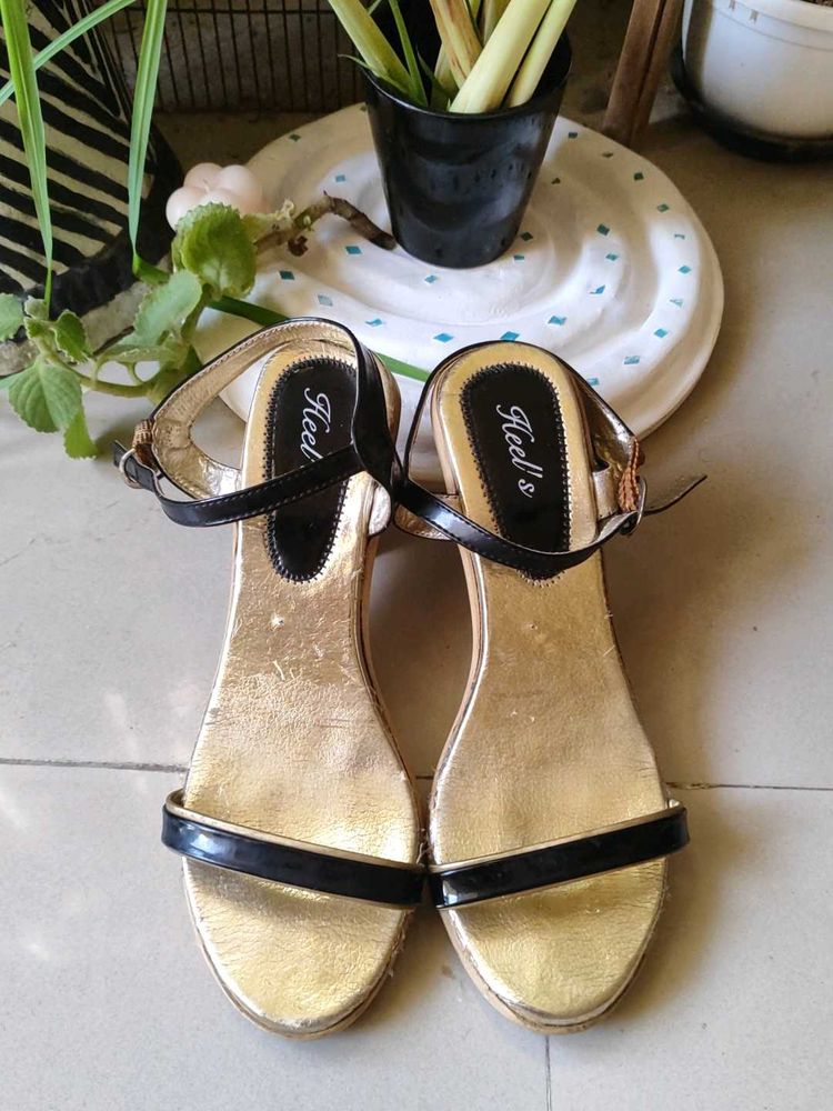 Heel's Black &amp; Gold Sandals