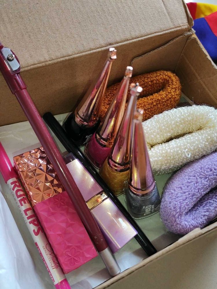 Mixed Beauty &amp; Hair Accessories Lot