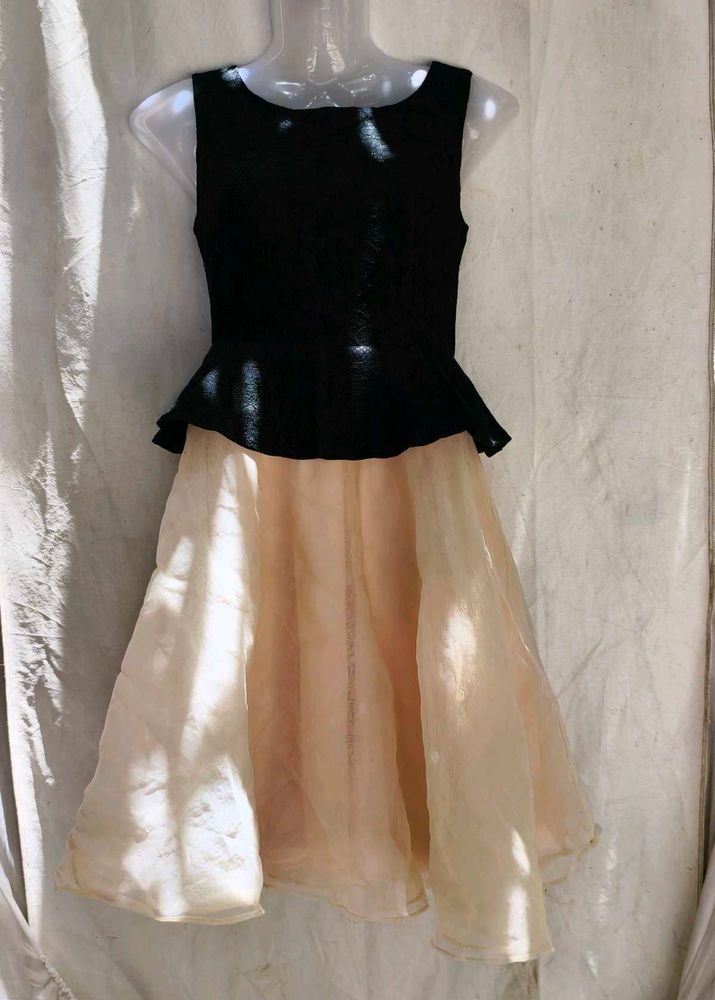 5J6. Chic Black &amp; Peach Peplum Dress