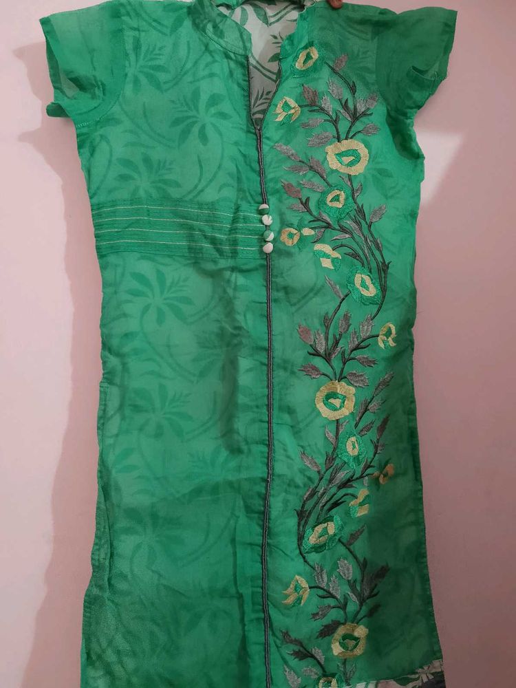 Green Embroidered Kurta