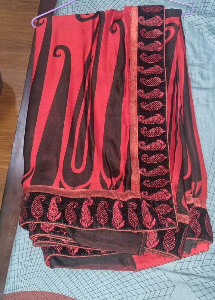 Red &amp; Black Patterned Saree
