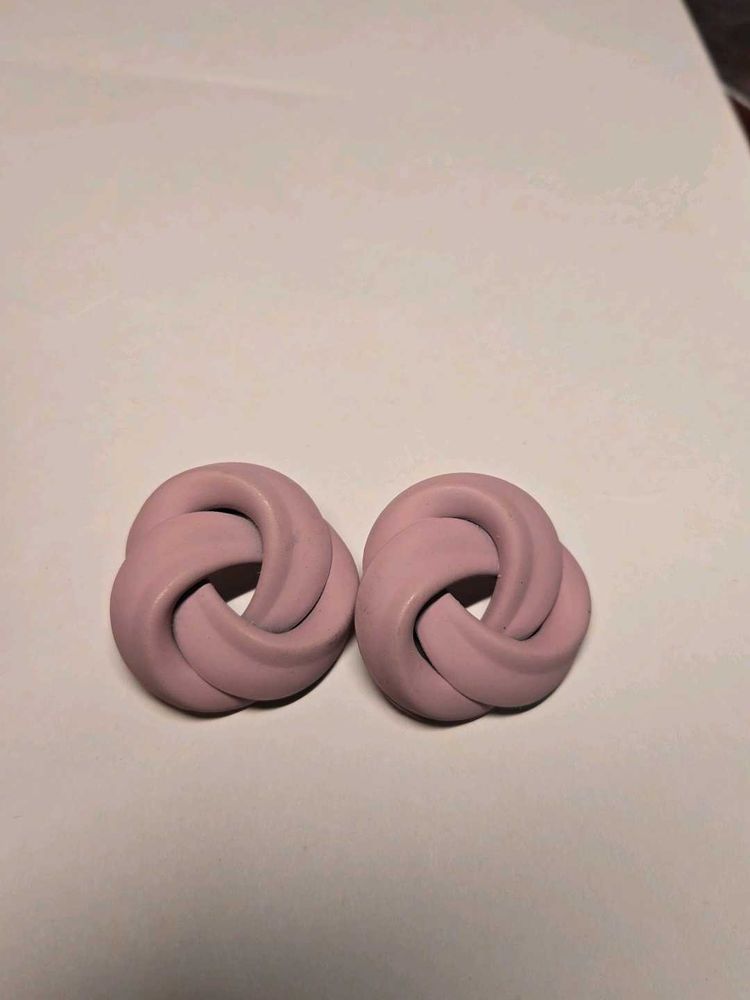 Chic Knot Design Earrings