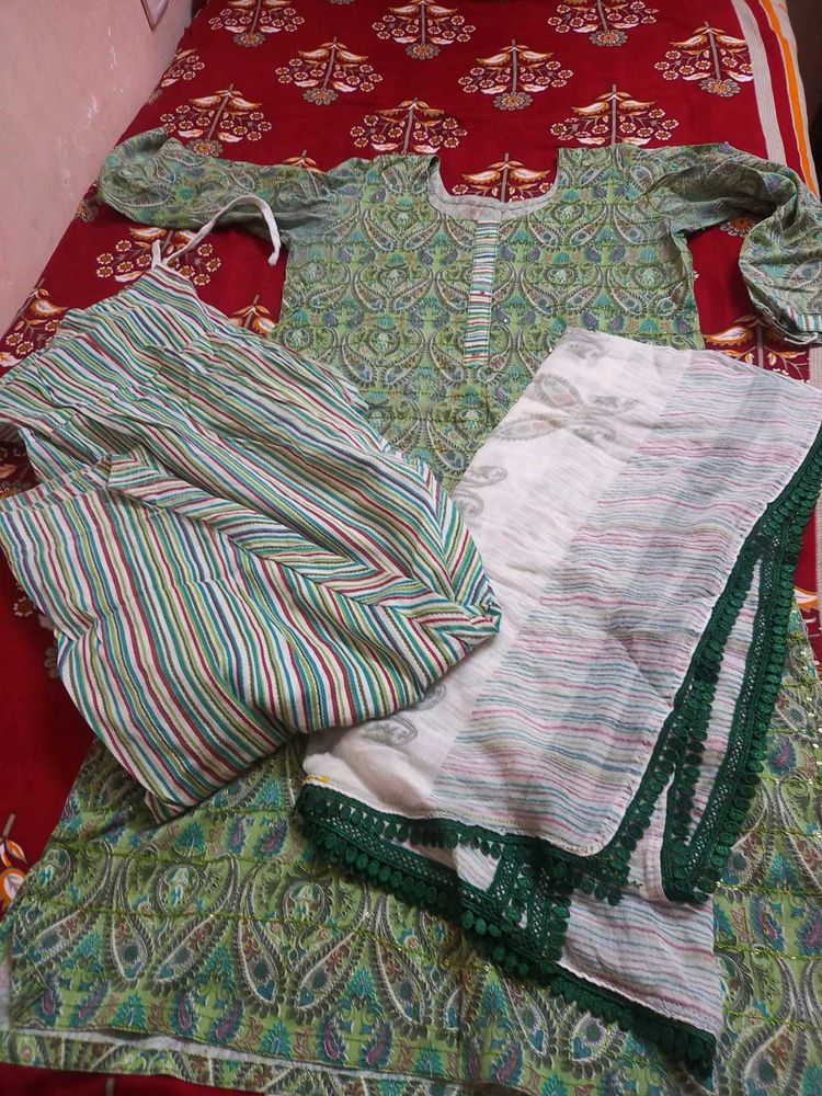 Green Paisley Print Kurta Set with Dupatta