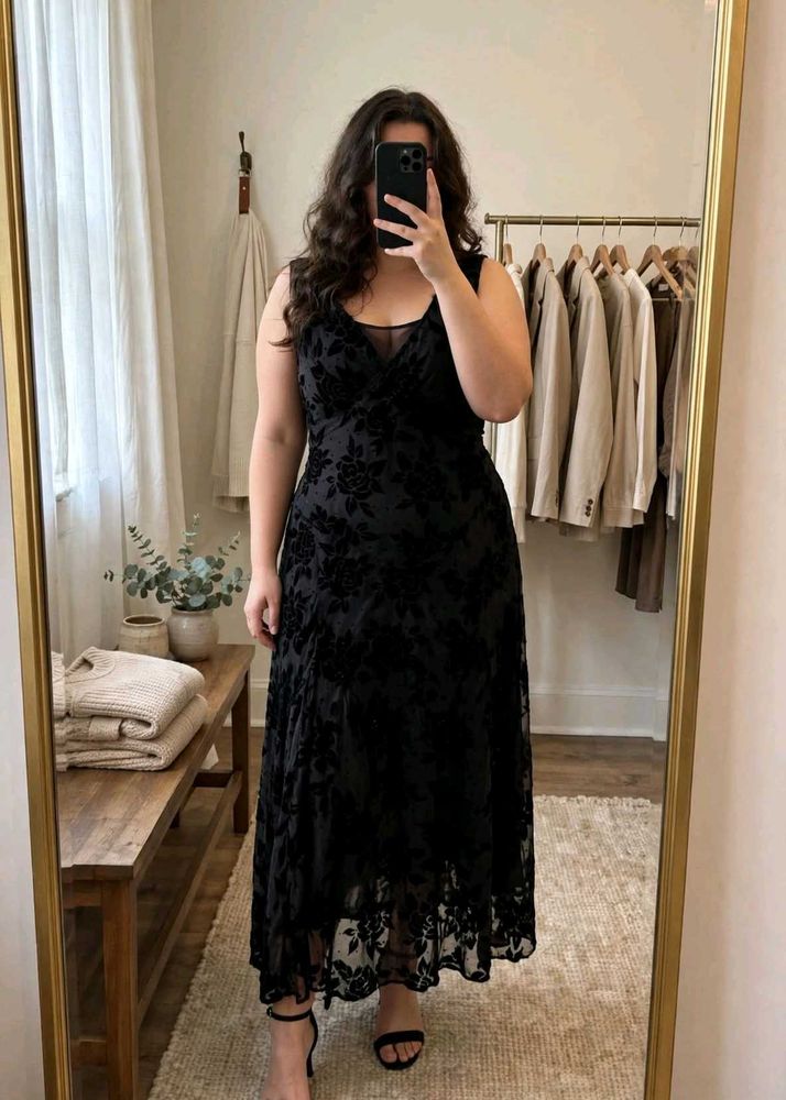 Elegant Black Floral Velvet Dress 36/38