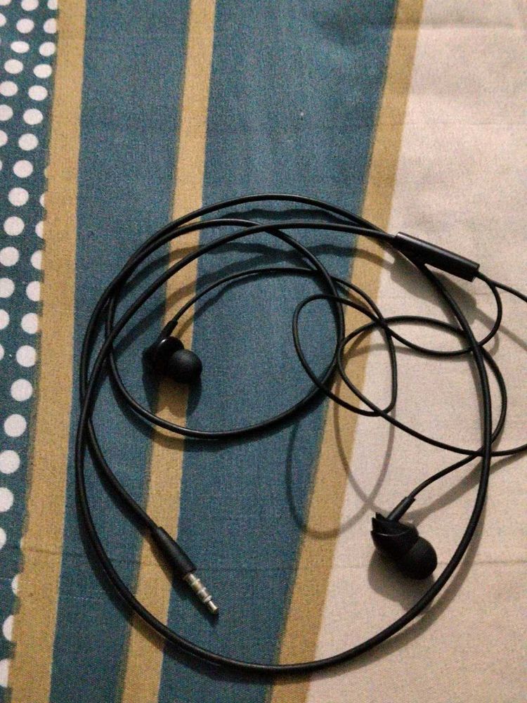 Black Wired Earphones