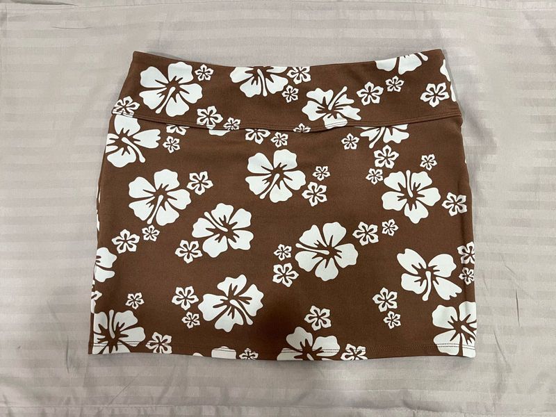H&amp;M Brown and White Floral Straight Mini 🌴🍍🌺